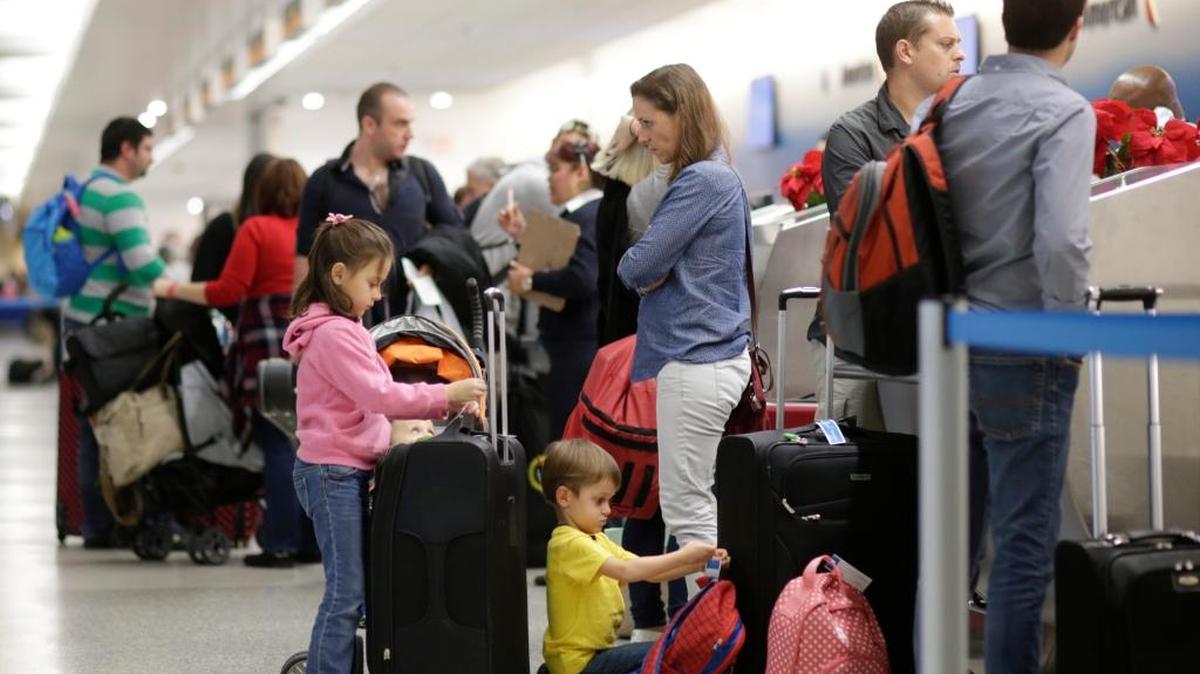 Si usted decide viajar por avión para celebrar el Día de Acción de Gracias, evite hacerlo el 23 y el 27 de noviembre.