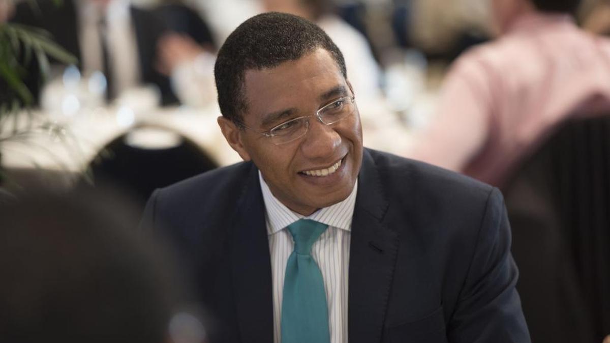 El primer ministro de Jamaica, Andrew Holness, fue testigo de la firma y expresó su apoyo al proyecto.