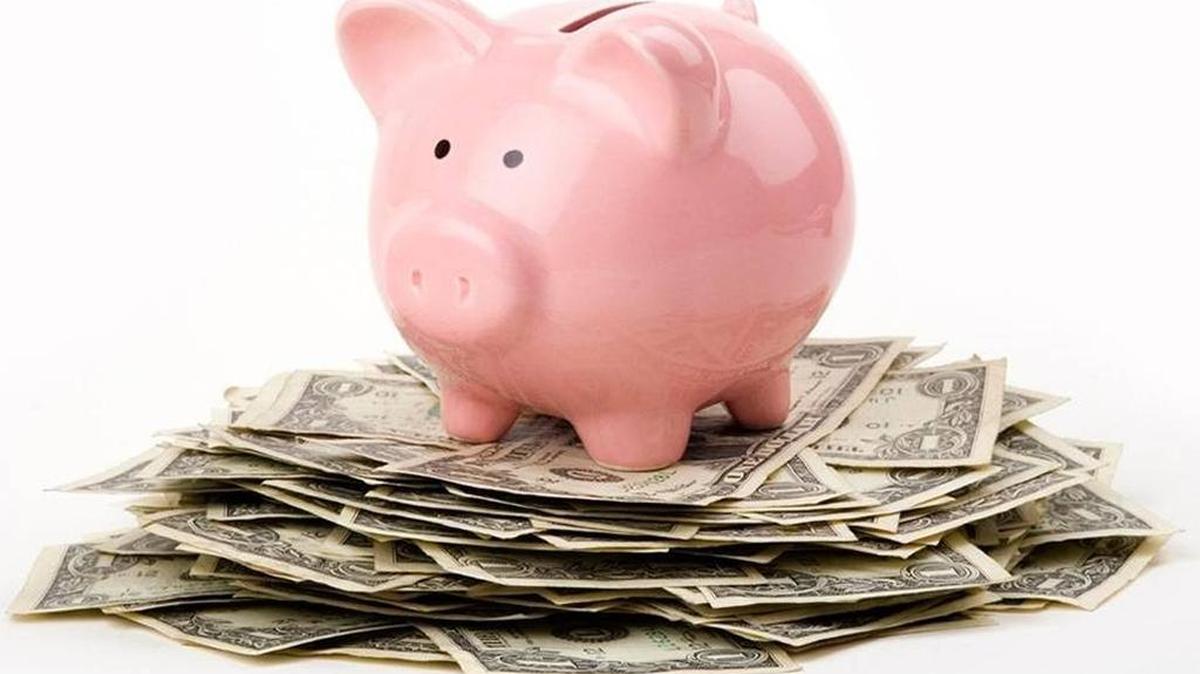 Es duro llenar el cerdito en Miami, donde los bajos salarios no significan bajos precios.