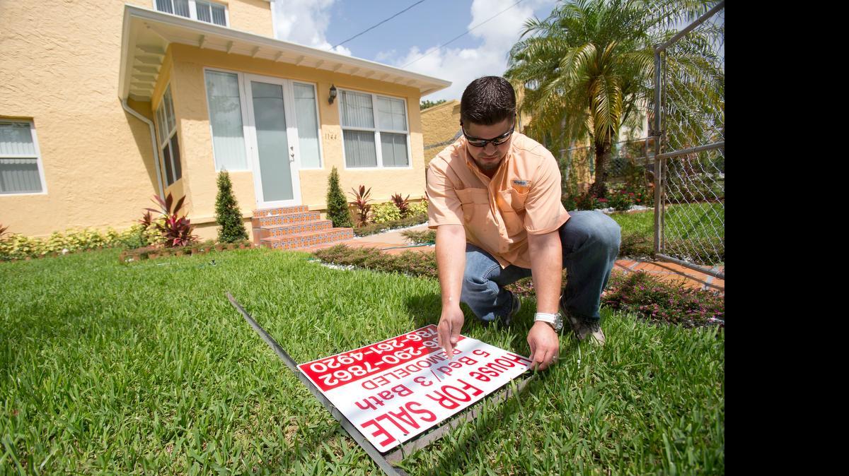 
La fuerte demanda de vivienda que experimentó Miami en los dos últimos años entre los compradores extranjeros, especialmente latinoamericanos, se ha enfriado con la reducción de inventario y la apreciación del dólar, según la Dirección de Urbanización del Centro de Miami (DDA). Foto de archivo
