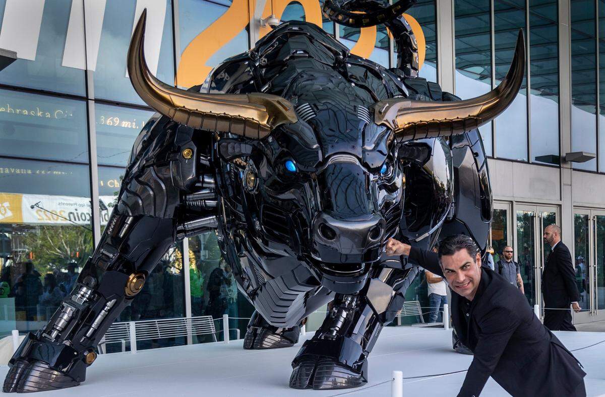 The Miami Bull, a techno version of Wall Street’s Charging Bull, was unveiled at the Miami Beach Convention Center during Bitcoin 2022, the largest conference focused on Bitcoin.