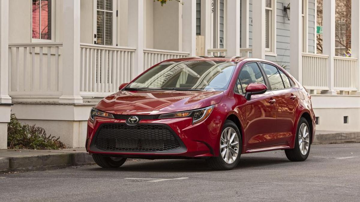 El Corolla del 2020 representa uno de los rediseños más significativos en la larga historia del popular modelo y se mantiene como un serio competidor dentro de este popu;ar segmento.