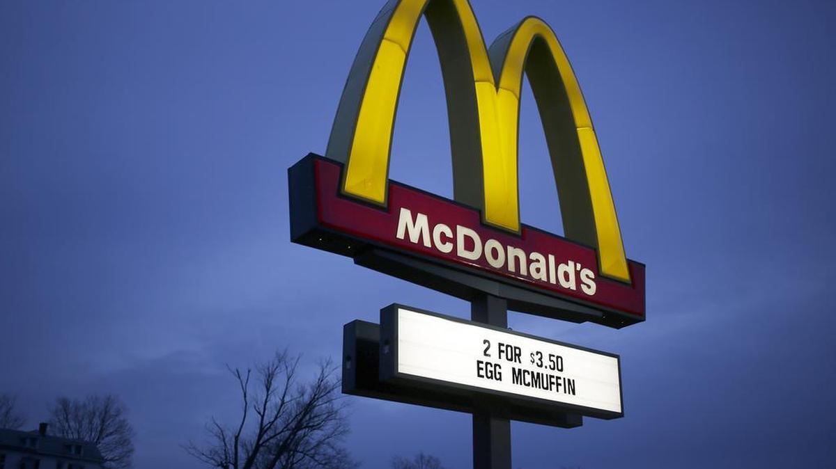 
McDonald's Corp. está recortando empleos administrativos para revitalizar su negocio.
