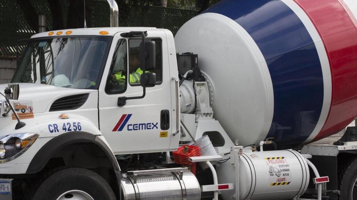 La empresa Cemex anunció el lunes que alcanzó un acuerdo con Grupo Cementos de Chihuahua sobre la venta de varios activos en Estados Unidos por $306 millones.