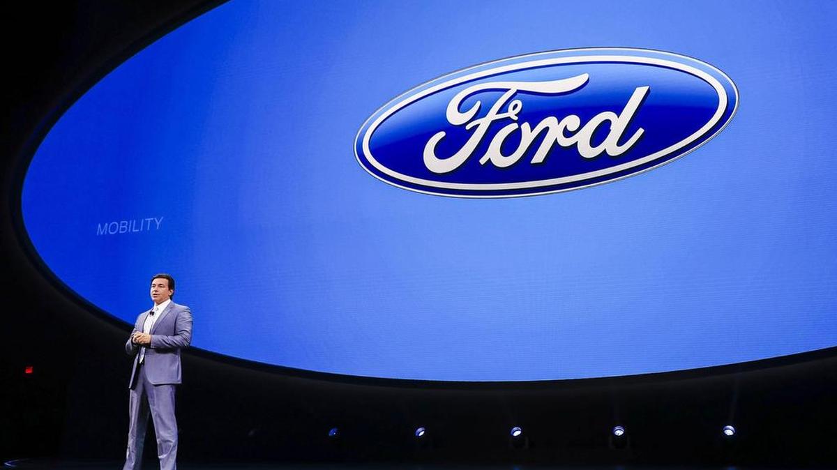 El presidente mundial de Ford, Mark Fields durante la presentación de los nuevos modelos de la compañía en el Salón Internacional del Automóvil de Norteamérica (NAIAS) celebrado en Detroit, Michigan, Estados Unidos, el 8 de enero de 2017.
