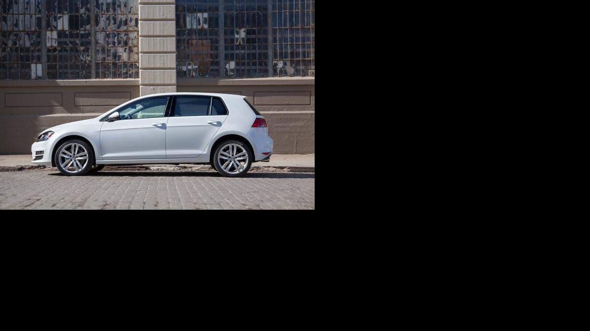 
Sencillo, eficiente y confiable en todas ocasiones, el nuevo Volkswagen Golf para el 2015 viene con su estilo clásico y con más recursos tecnológicos que nunca antes.
