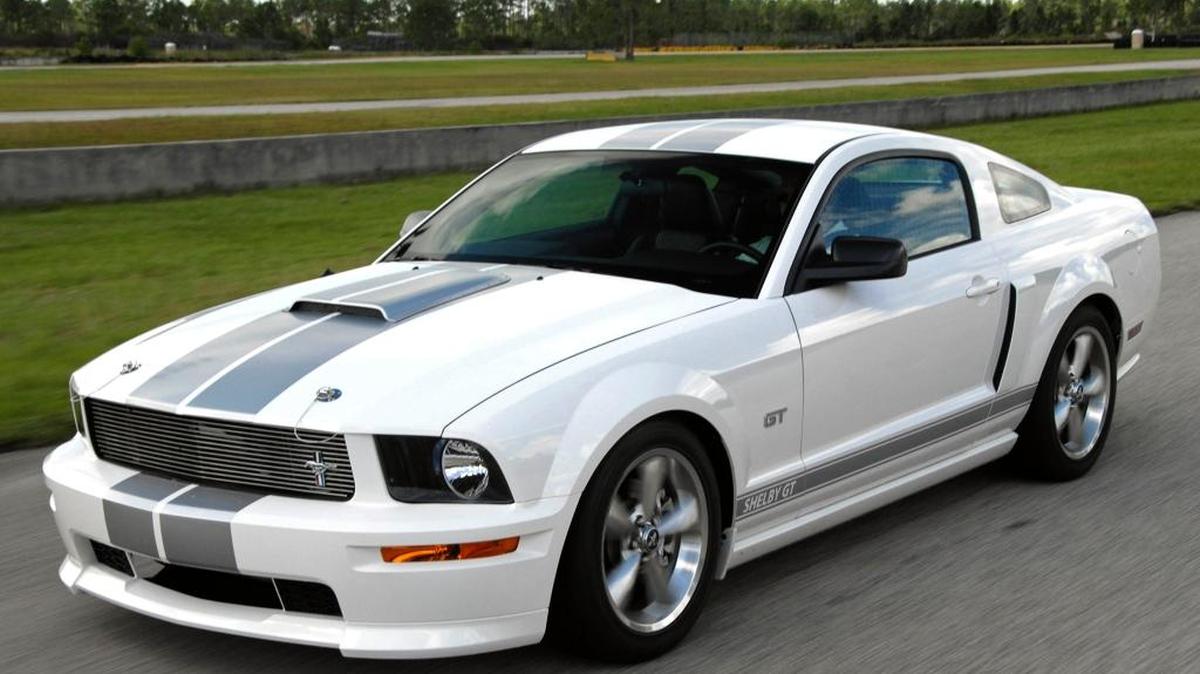 Los litigantes alegan que, cuando el Shelby GT350 opera en circuitos, se puede sobrecalentar por problemas en la transmisión y los diferenciales traseros, lo que causa la pérdida repentina de potencia.