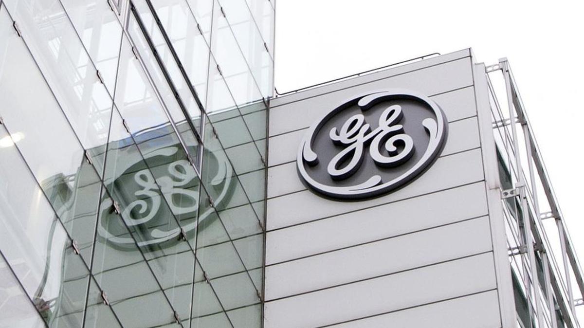 La fachada de las oficinas del grupo estadounidense General Electric en Baden, Suiza. El grupo anunció el viernes una fuerte reducción de sus ingresos y de sus beneficios días antes de que se despida como máximo directivo de la compañía Jeffrey Immelt.
