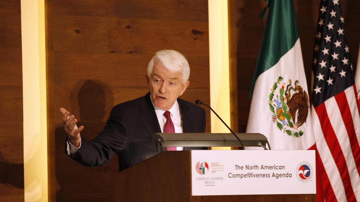 El presidente de la Cámara de Comercio de Estados Unidos, Thomas J. Donohue, habla el lunes durante una conferencia en Ciudad de México.