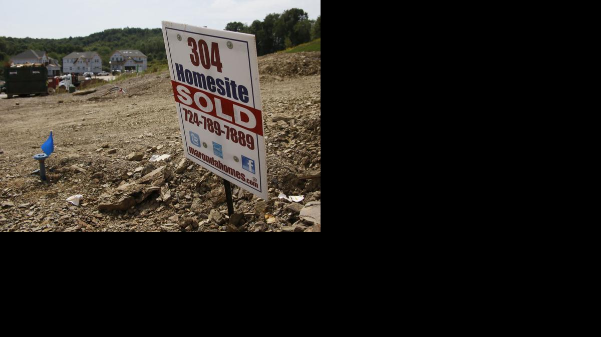 
El Departamento de Comercio reportó un aumento de la venta de casas nuevas en agosto. En la foto, un lote para la construcción en Zelienople, Pennsylvania.
