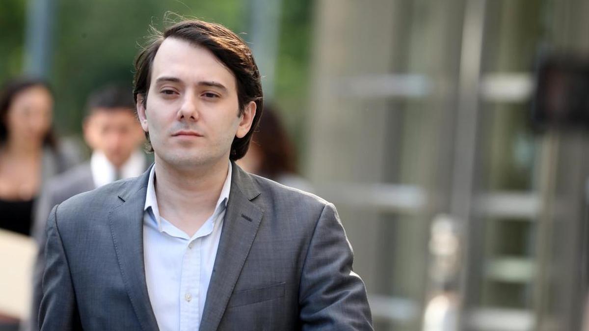 El ex director ejecutivo de Turing Pharmaceuticals, Martin Shkreli, a su salida de la sede de la corte federal en Brooklyn el lunes 26 de junio 2017, en Nueva York.