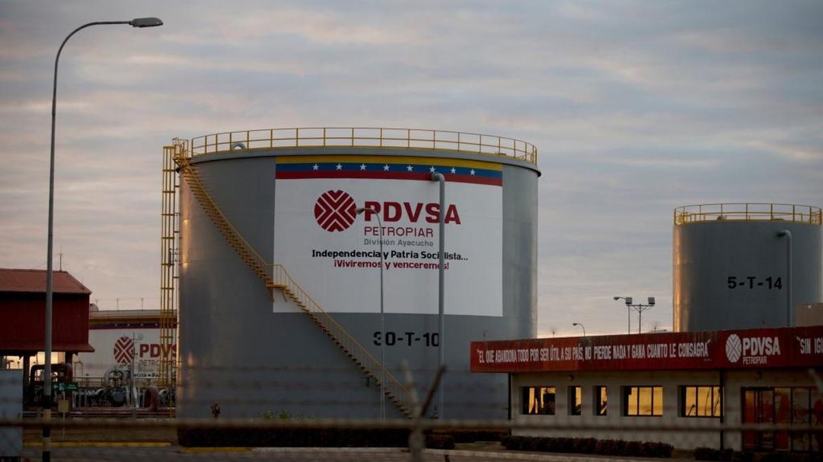 Tanques de almacenamiento de PDVSA cerca del El Tigre, en la franja de Orinoco, en febrero del 2015.