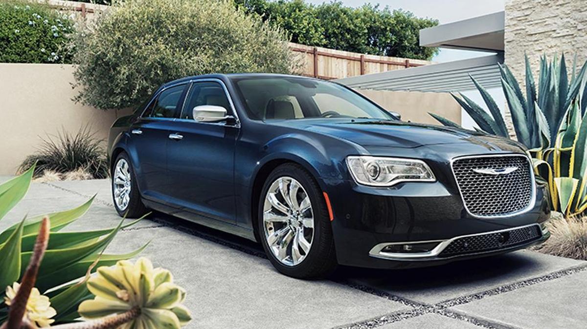 Un Chrysler 300C Platinum 2015. Un vehículo de esa marca y un Cadillac ATS, empezaron su viaje en Detroit, desde donde cruzaron a Canadá a través del túnel Detroit-Windsor.