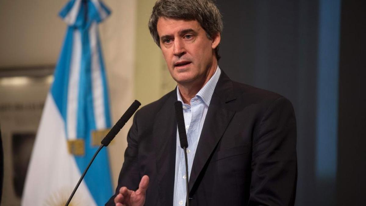 El ministro de Hacienda de Argentina, Alfonso Prat-Gay, durante una conferencia de prensa el martes en la Casa Rosada, en Buenos Aires.