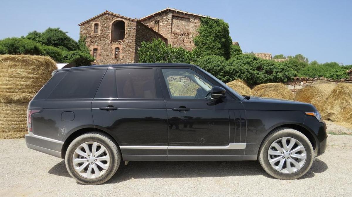 
El nuevo Range Rover Diésel del 2016 llega equipado con un nuevo motor turbocargado diésel y sistemas que ayudan a dominar el escenario dentro y fuera de la carretera
