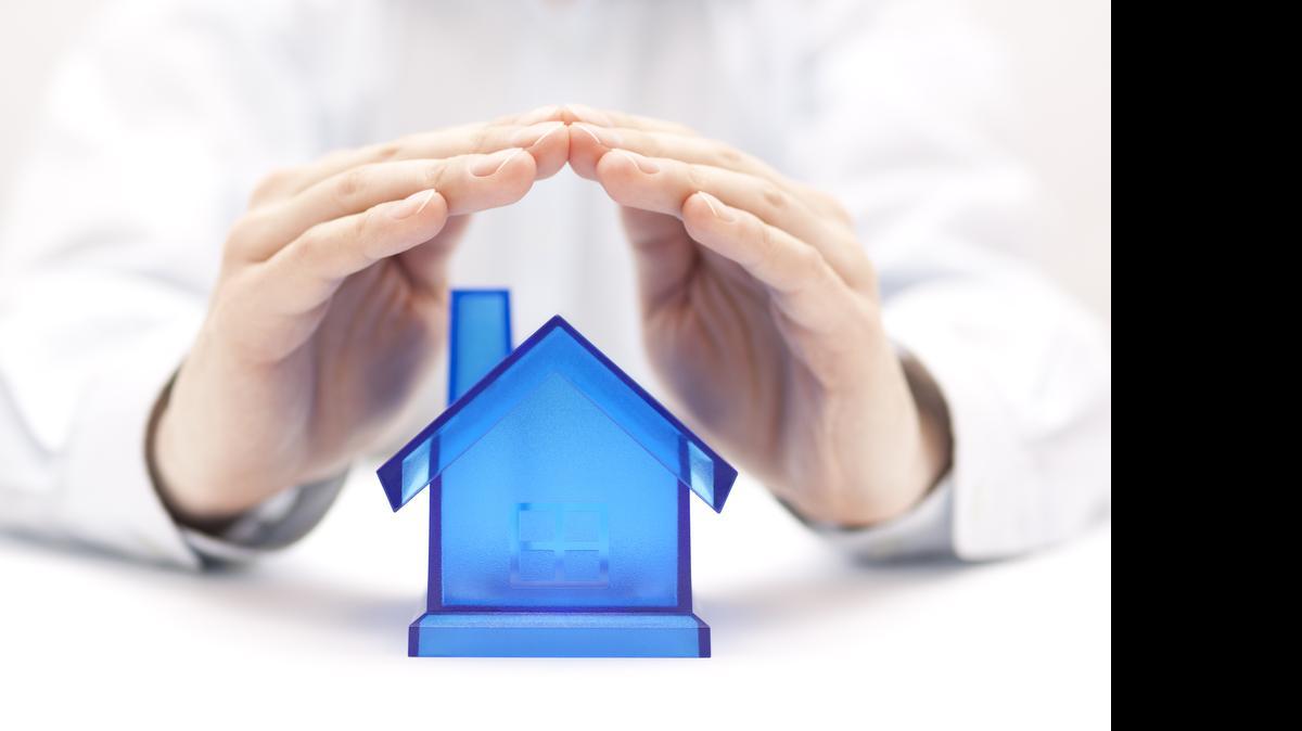 
Incluye cobertura de responsabilidad civil en la póliza de riesgo estándar para cubrir las lesiones que puedan sufrir las personas en su propiedad. Su póliza del seguro de vivienda entra en juego, por ejemplo, si su perro muerde a un niño.

