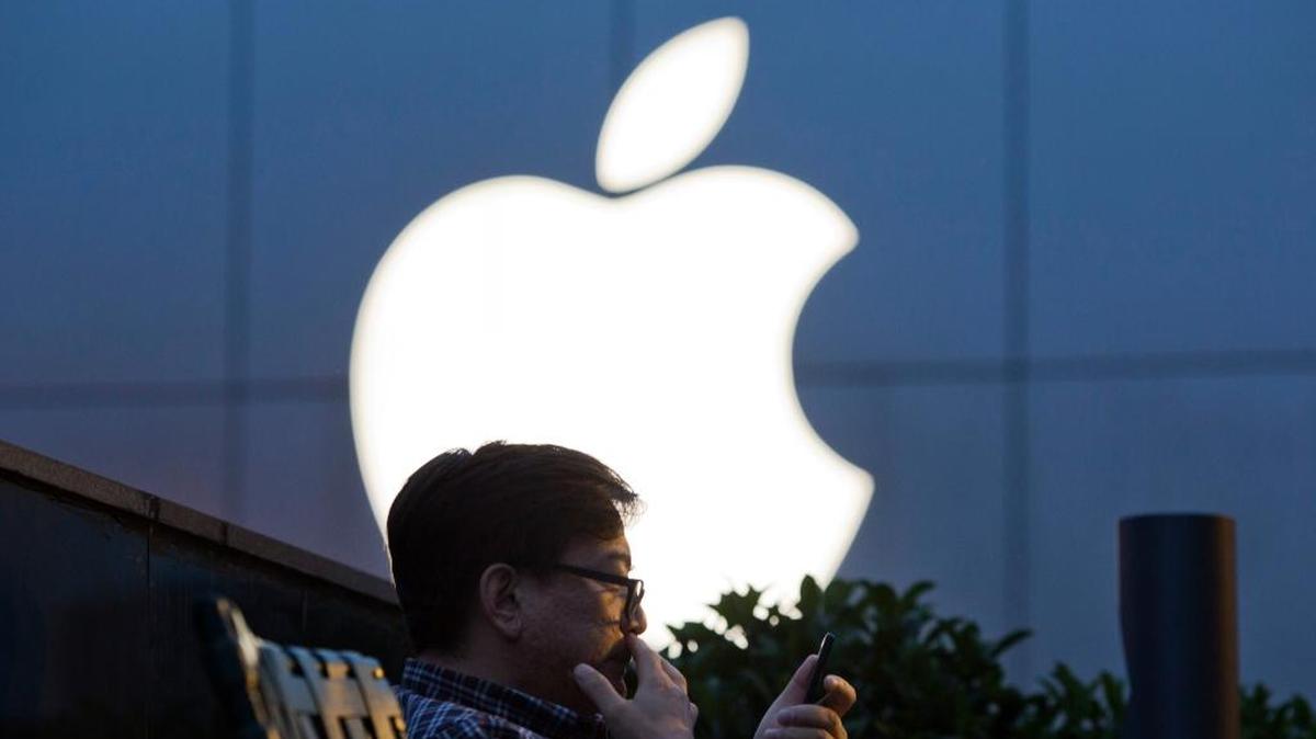 Apple comunicó el martes sus resultados correspondientes al periodo de octubre a diciembre de 2016 en el que su beneficio neto se situó en los $17,891 millones, un descenso del 2.6% respecto al mismo tramo del año anterior, cuando logró $18,361 millones.