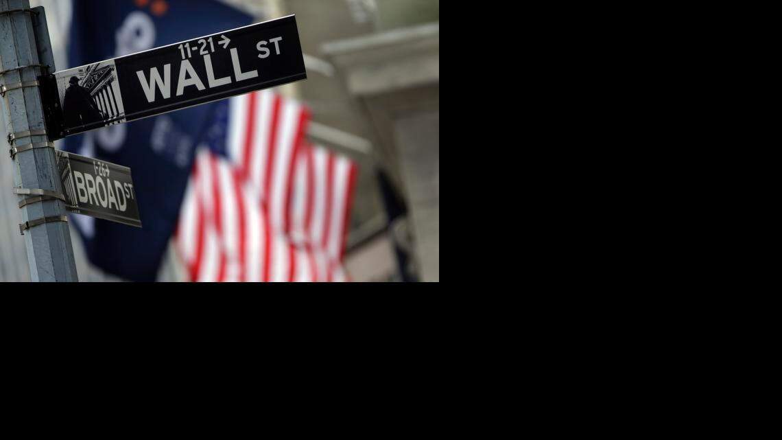 
Mientras las economías del mundo pierden ímpetu, los economistas esperan que la de Estados Unidos gane impulso durante el 2015.
