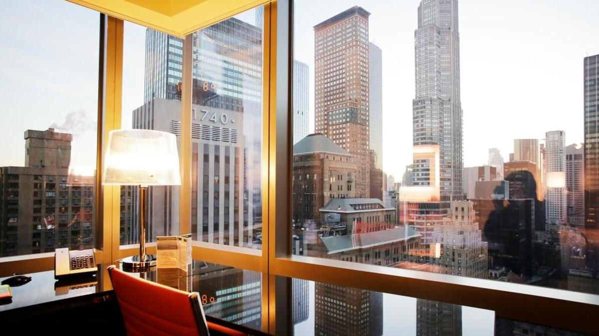 Vista general del midtown de Manhattan desde una habitación en el piso 30 del Courtyard-Residence Inn Central Park. Las áreas más caras para la compra de inmuebles se sitúan en el sur de Manhattan. El Soho es el barrio más inaccesible, con una media de $2.7 millones.