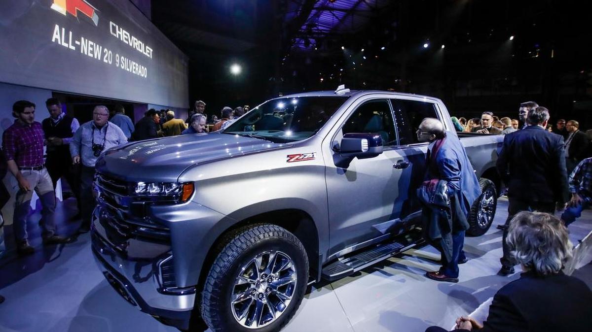 Medios de comunicación e invitados asisten a una presentación especial de la camioneta Chevrolet Silverado 2018, como parte del avance de los medios de comunicación en El Salón del Automóvil de Detroit 2018.