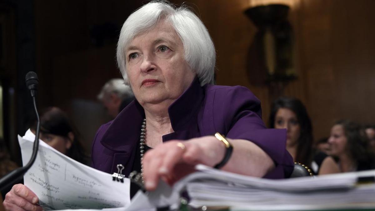 
La presidenta de la Reserva Federal Janet Yellen habla ante un comité del Senado sobre la subida de los intereses.


