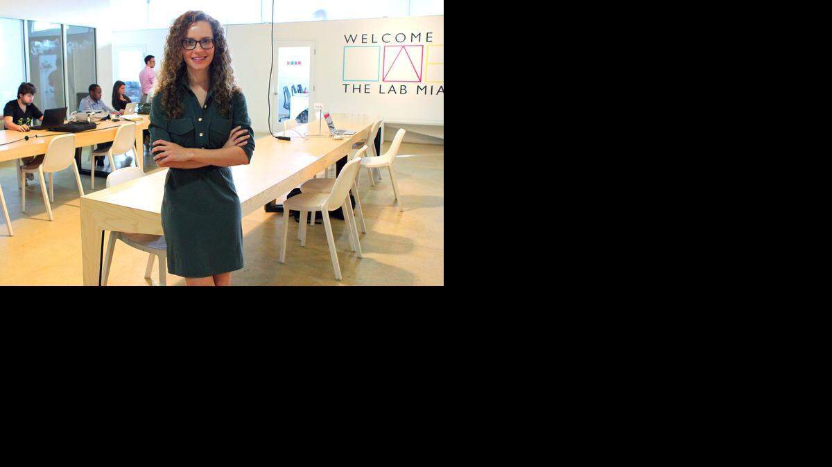 
Mariana Rego, coordinadora de LaunchCode Miami, en la sede de The LAB Miami, en Wynwood.


