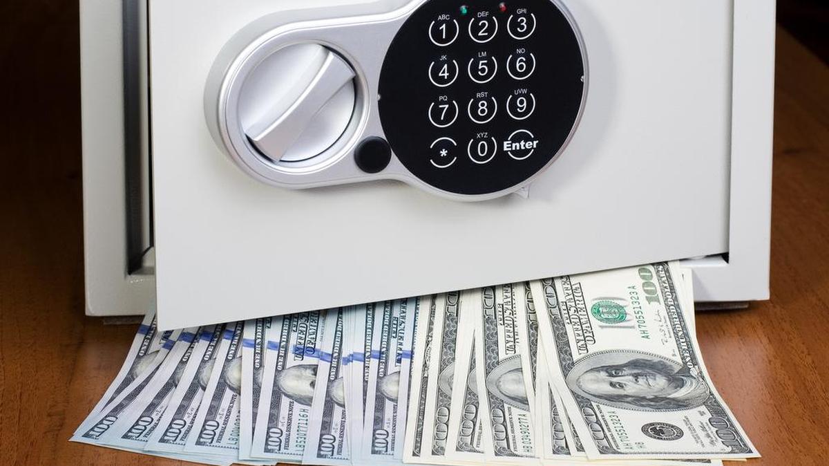 
Elaborar un plan financiero para su jubilación conlleva reducir gastos y controlar deudas. Otro aspecto importante es comparar la columna del “haber” – cómo incrementar sus ingresos y ahorros – con la columna del “debe” de su balance.

