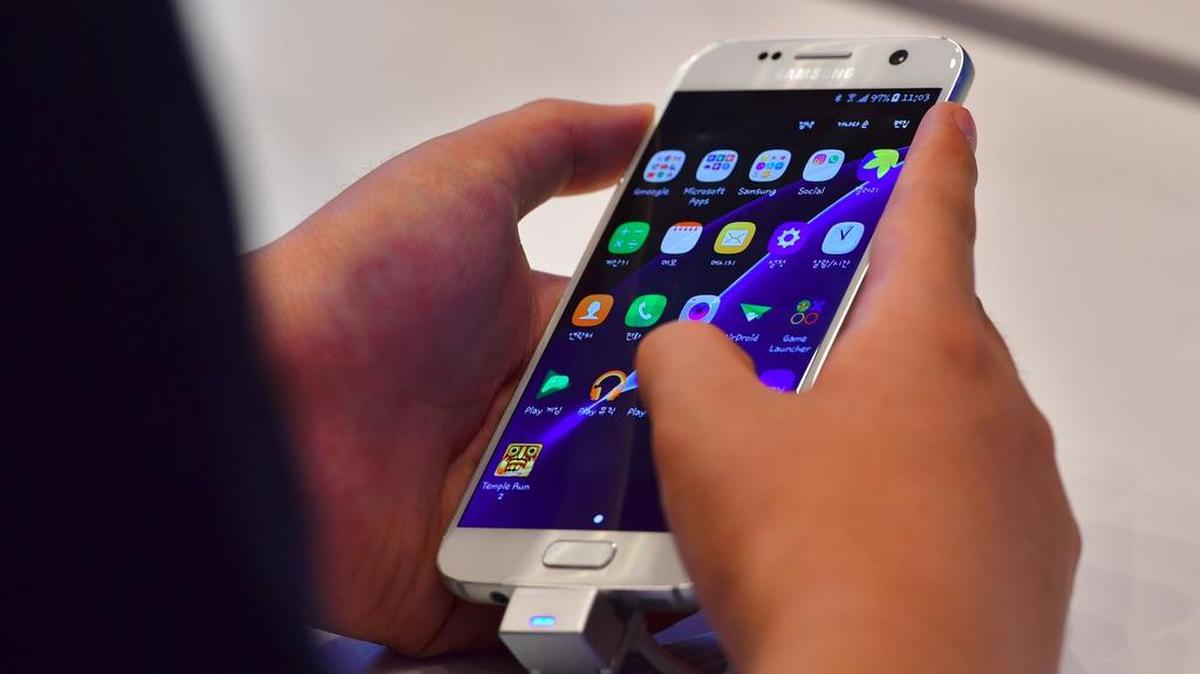 La Comisión para la Seguridad de los Productos del Consumidor ordenó hoy de manera oficial la retirada de alrededor de un millón de unidades del teléfono inteligente Samsung Galaxy Note 7.