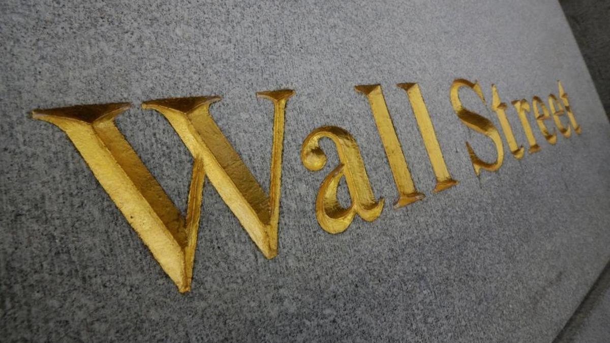 Wall Street cerró el lunes con fuertes pérdidas y el Dow Jones, su principal indicador, perdió los 20,000 puntos.