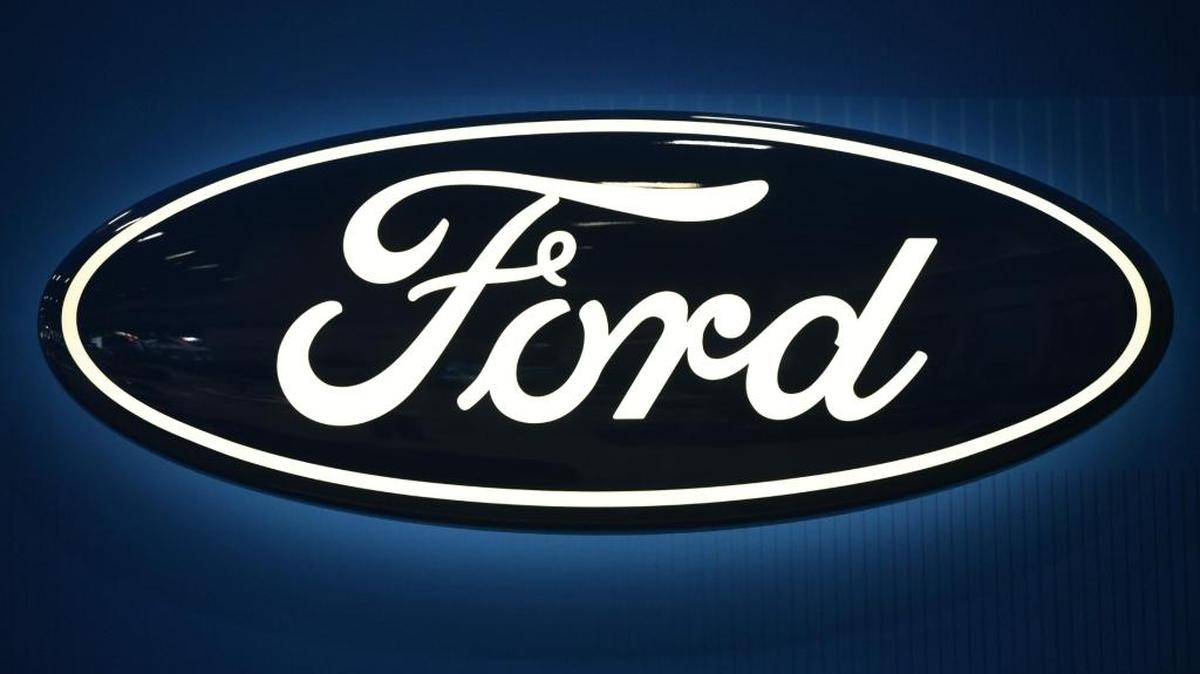 Logo de la empresa Ford Motor en el Auto Show de Washington, DC, en enero pasado. La compañía construirá una planta en México.
