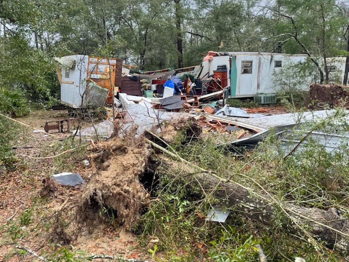 Un tornado tocó tierra el 2 de enero de 2022 en el Condado Walton, en el noroeste de la Florida, dañando varias casas, pero no se reportaron heridos