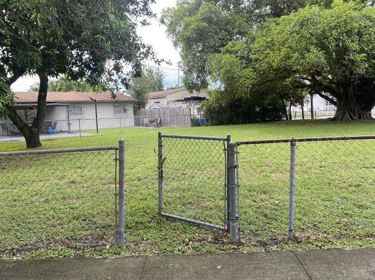 El parque Three Friends Park, propiedad pública de la ciudad de Hialeah será intercambiado por una casa para permitirle a CVS construir un estacionamiento conjunto a su propiedad