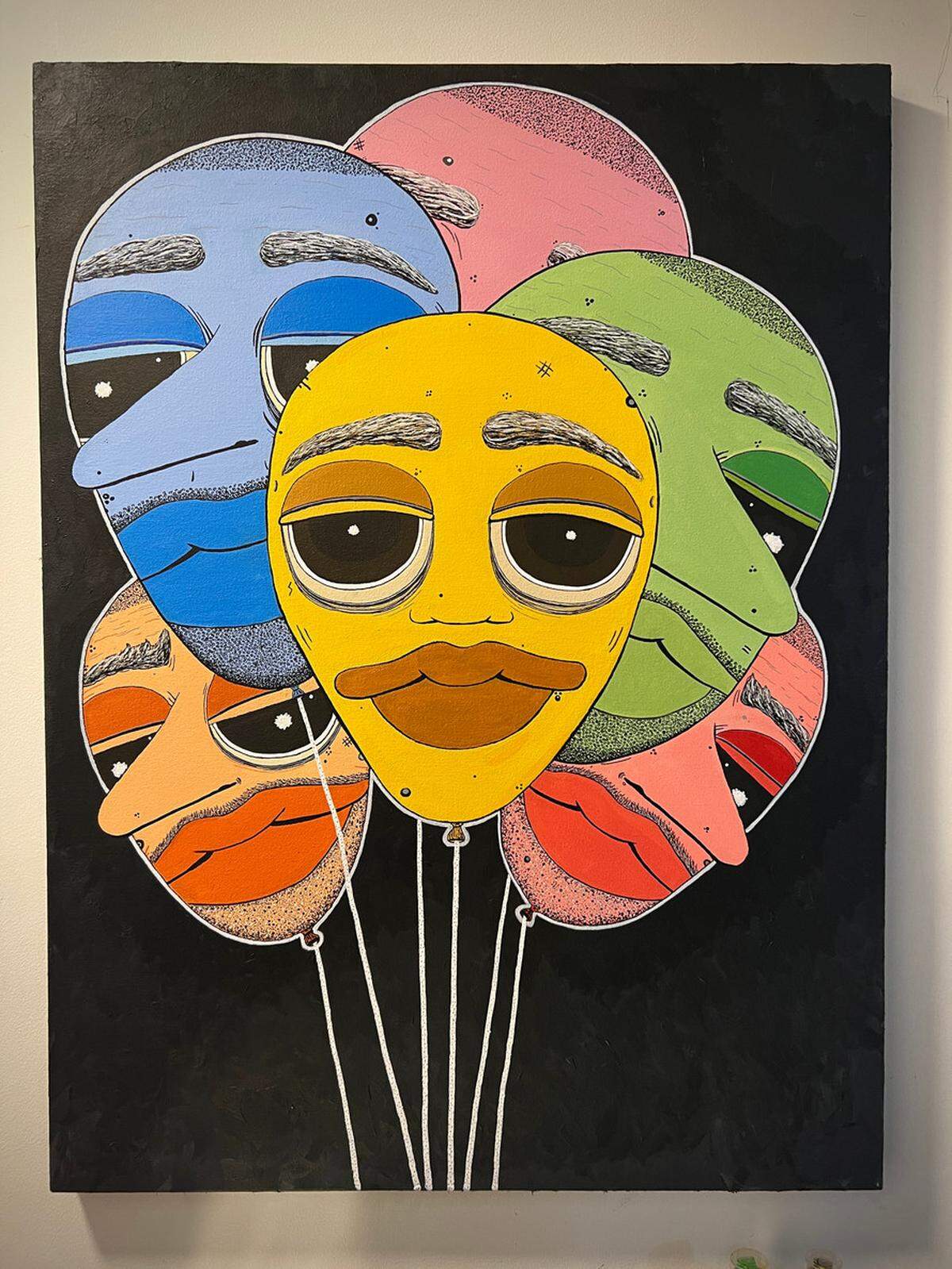 Robert Blanco, conocido en el mundo del arte como “Blanco” está creando su marca personal a través de un personaje que imaginó, que termina caracterizando de sí mismo.