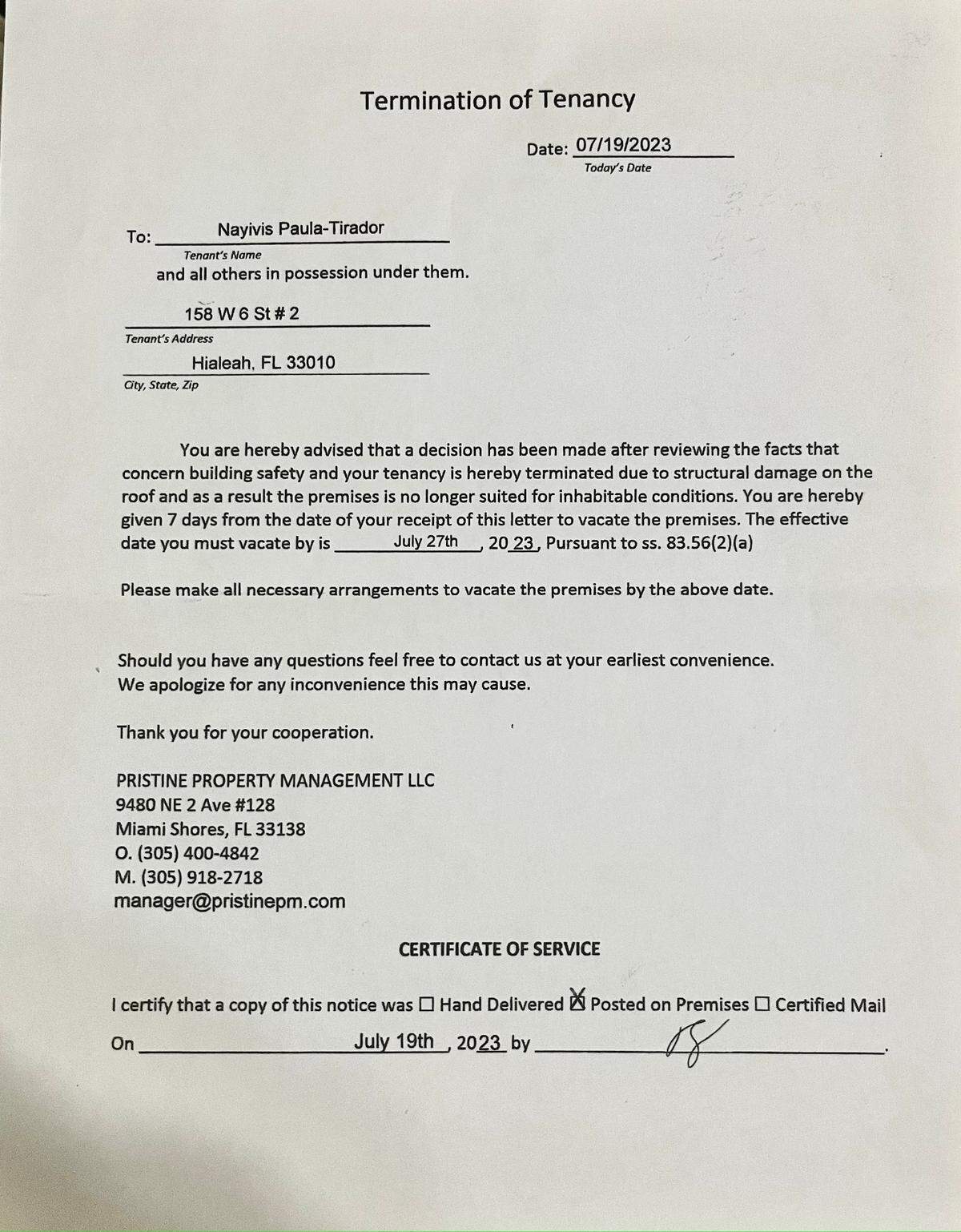 Carta de aviso de termino del contrato de Nayivis Paula-Tirador del alquiler en el edificio 158 West 6th St en Hialeah. La mujer está en la tercera fase de embarazo con 37 semanas, una situación que le genera mayor incertidumbre en medio de la necesidad de encontrar un nuevo lugar donde vivir