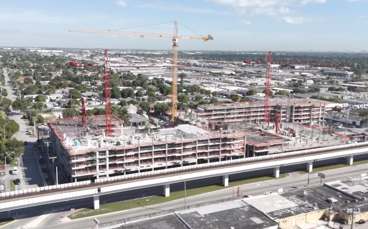 Captura de pantalla de video promocional de la Ciudad de Hialeah que promueve la participación ciudadana sobre la visión que tienen sus residentes de la municipalidad, de cara al plan maestro 2050. Algunos residentes critican la construcción de grandes edificios en la ciudad y el aumento de los precios de los alquileres