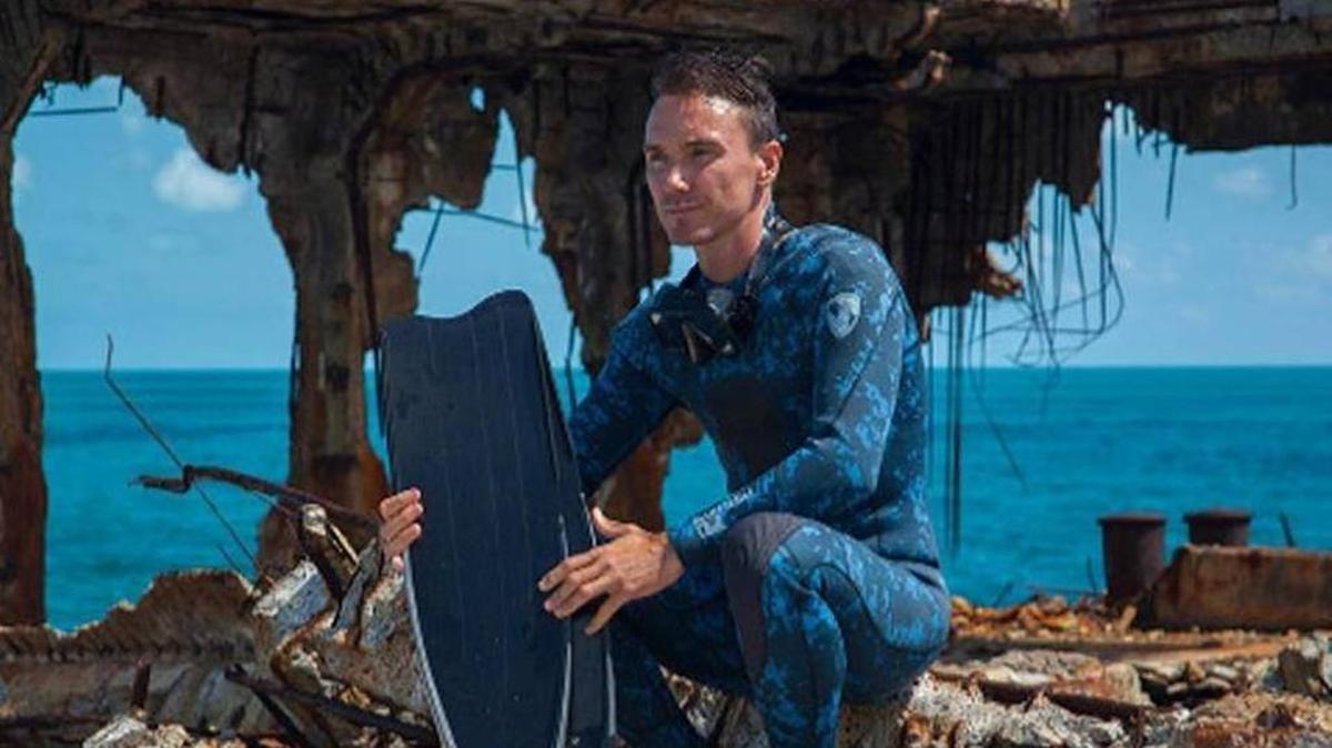 Rob Stewart, es más conocido por su documental sobre tiburones “Sharkwater” que se estrenó en 2006