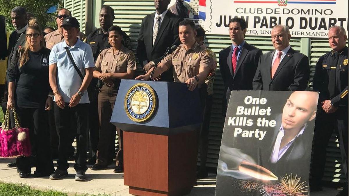 El alcalde de Miami Francis Suárez, la comisionada de Miami-Dade Audrey Edmonson y varios agentes de departamentos de policía del sur de la Florida pidieron a la ciudadanía que no dispare para celebrar la llegada del año nuevo.
