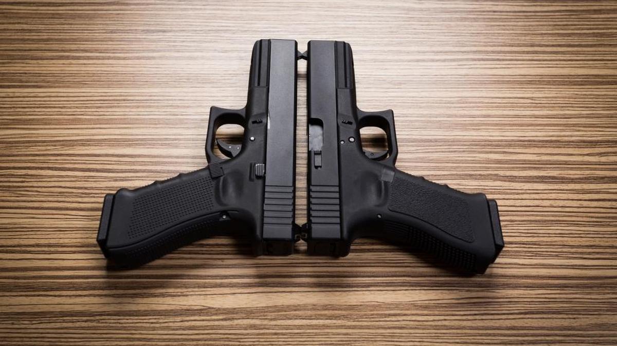 El caso de tres individuos acusados de tratar de exportar ilegalmente armas y municiones a Venezuela, se ventila en Miami.
