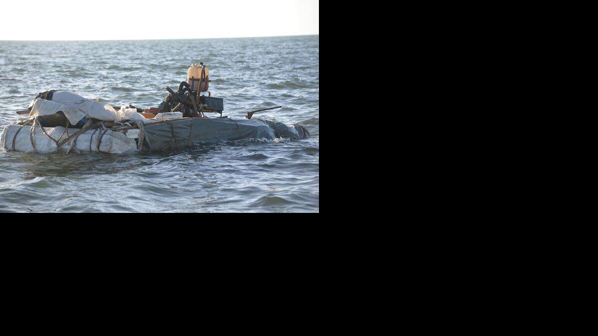 
La balsa tenía alrededor de 10 pies de largo y era propulsada por un motor diésel de cuatro cilindros conectado a dos baterías, que pudo haber pertenecido a un viejo automóvil, según José Arellano Jr.
