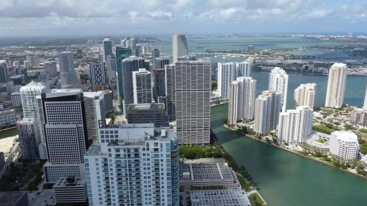 El costo de la vida en Miami ha llevado a muchos de sus residentes a mudarse a ciudades más económicas en Florida o a otros estados.