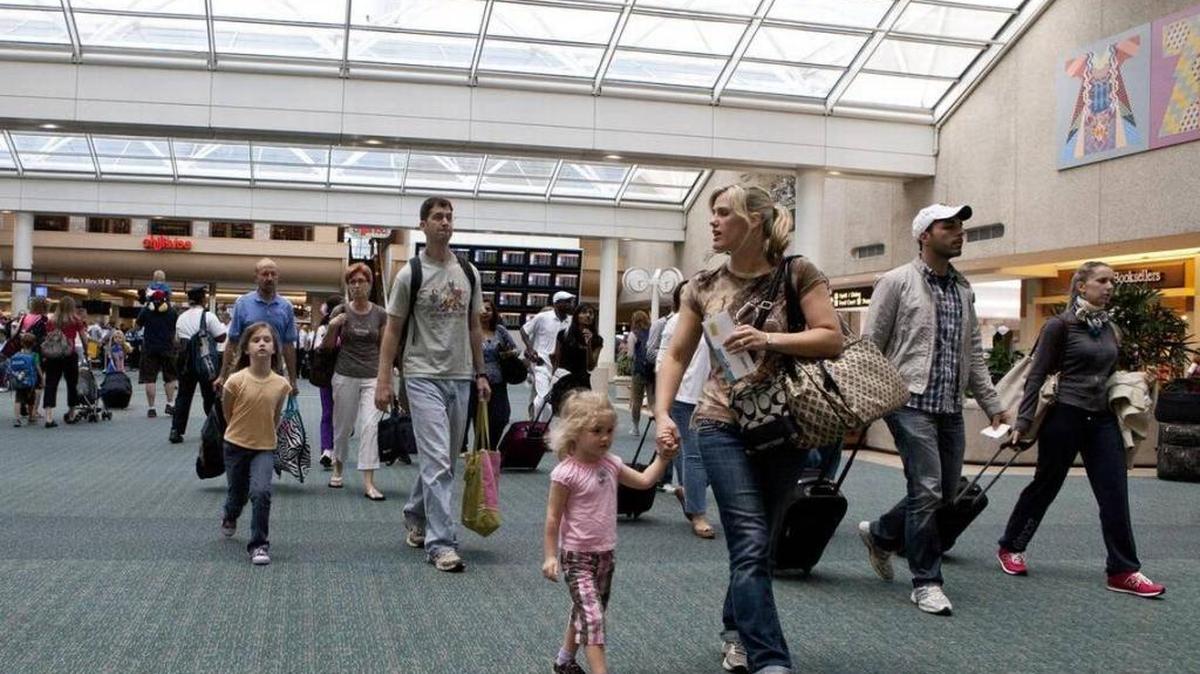 Pasajeros en el Aeropuerto Internacional de Orlando que usen marihuana medicional se les podría confiscar tras una nueva prohibición.