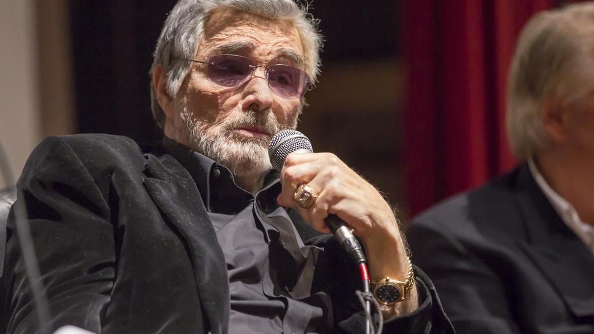 Burt Reynolds recibió un premio en reconocimiento a su dilatada carrera cinematográfica en el Festival de Cine de Cayo Hueso, el sábado.
