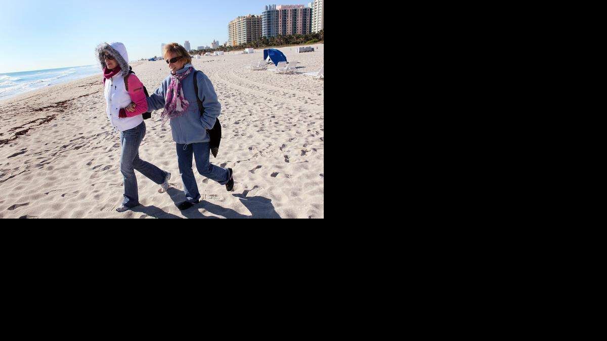 
Las temperaturas en Miami-Dade podrían bajar hasta los 55 grados Fahrenheit en la noche del martes.
