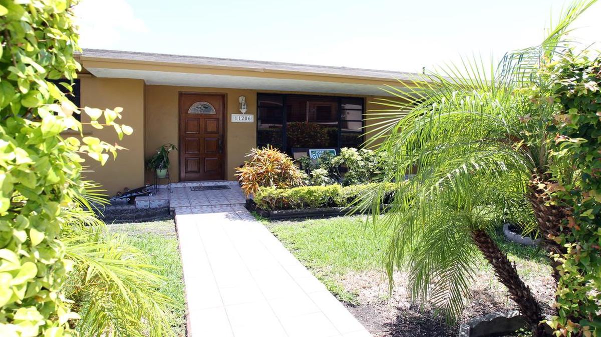 
Residencia localizada en el 11206 S.W 1 Street, donde la ex alcaldesa de Sweetwater Gloria Bango vivió hasta el 2010. En la actualidad vive ahí el comisionado José Guerra.
