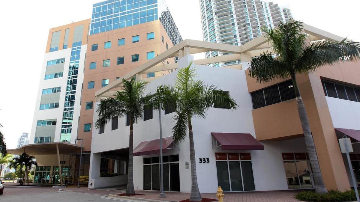 Vista del edificio de la corte de inmigración en el downtown de Miami donde trabajó el entonces juez migratorio Mark H. Metcalf.
