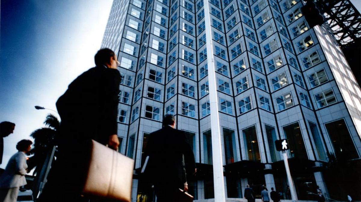 El inmueble, conocido como Southeast Financial Center, fue puesto a la venta el verano pasado.