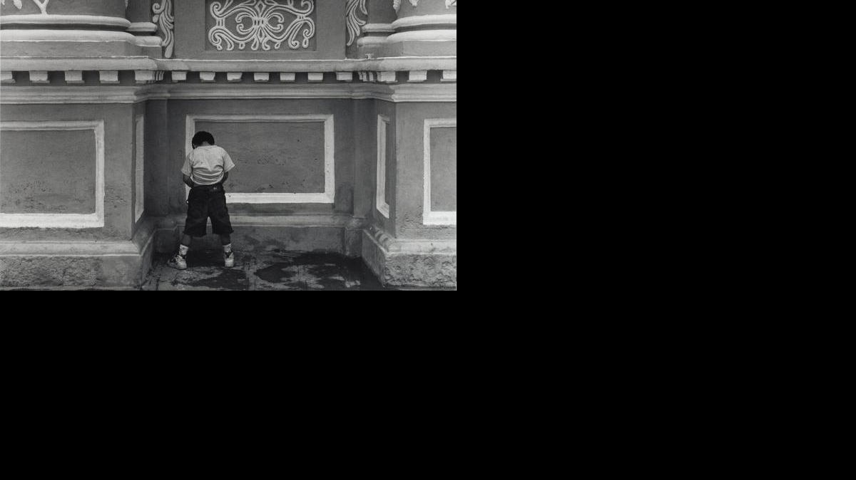 
Fotografía de Mario Algazede 1997 titulada "Jesse this one for you". La vanguardia fotográfica de Latinoamérica tiene una cita a partir del próximo 15 de noviembre en el Centro Cultura Español (CCE) de Miami, donde una muestra colectiva de 23 fotógrafos plasmará la "mirada moderna en torno a la realidad que ha vivido" esa región. 
