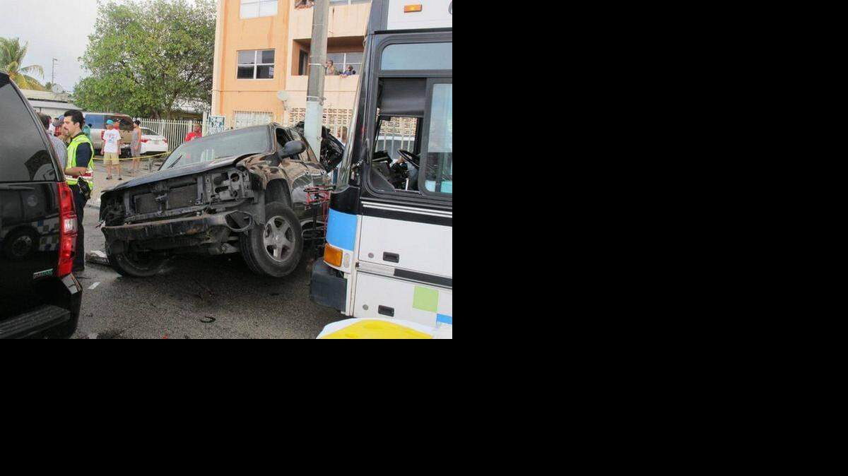 
El accidente ocurrió en la Avenida 22 del Noroeste y la Calle 33, en Allapattah, justo antes de las 11 de la mañana.
