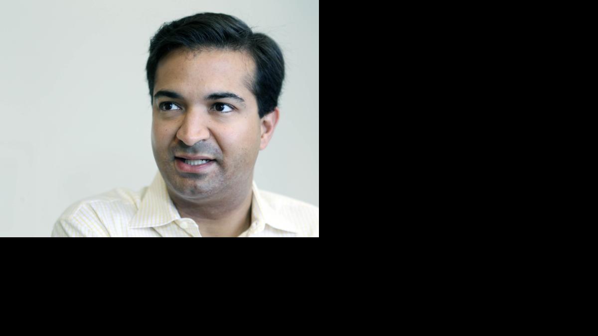 
Carlos Curbelo, recién elegido al Congreso de EEUU, comenta sobre el restablecimiento de las relaciones diplomaticas de Cuba y Estados Unidos desde su oficina en Coral Gables el viernes.
