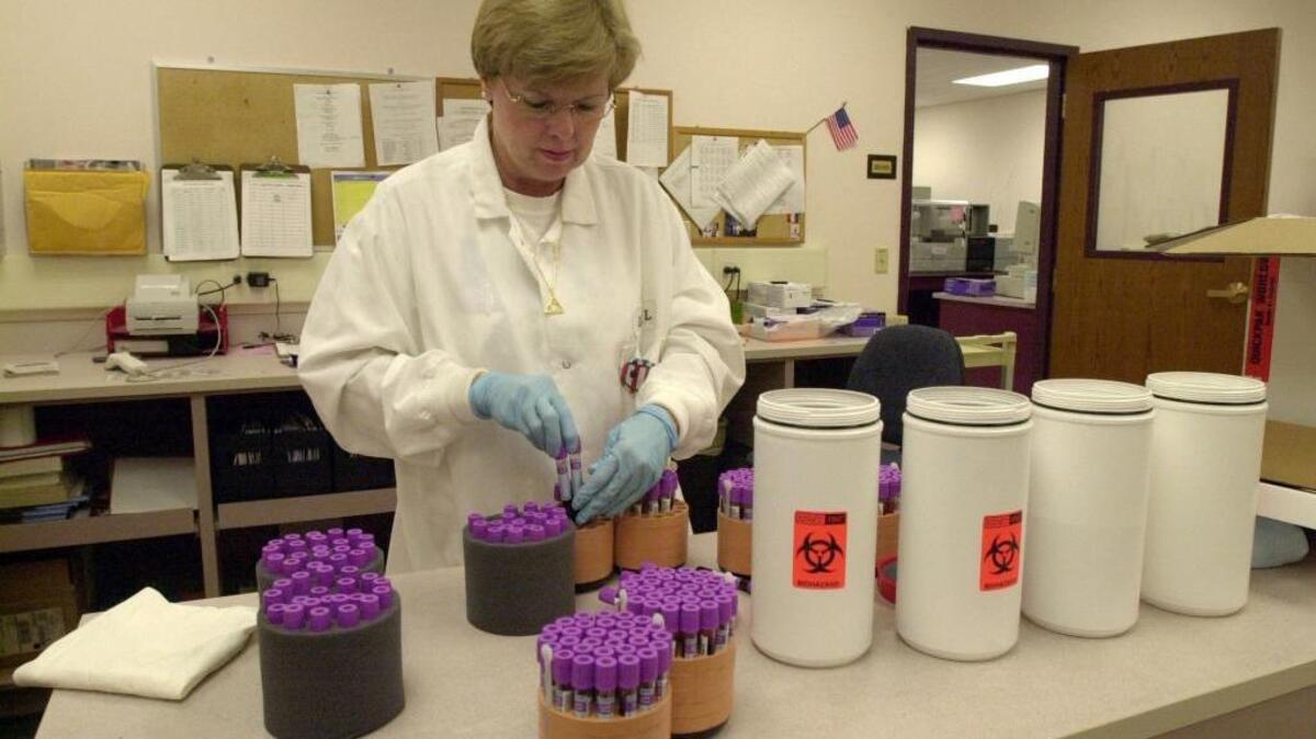 La FDA ha aprobado dos exámenes para usar en estudios clínicos y así garantizar que la sangre donada no esté contaminada con el virus del zika.